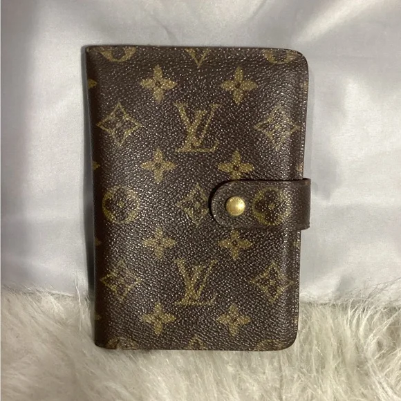 SOLD………..Louis Vuitton Monogram Porte Papier Code SP0979 Zip Snap Wallet - Picture 15 of 15